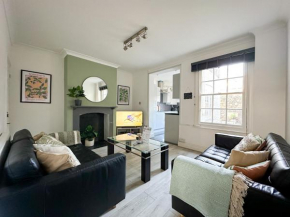 Stylish & Spacious City Centre 3-Bedroom Townhouse - Sleeps 6
